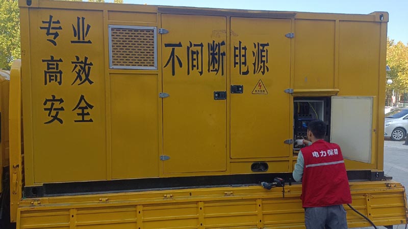 沿河柴油发电机组和UPS电源配合使用时，如何避免切换过程中的电力中断？